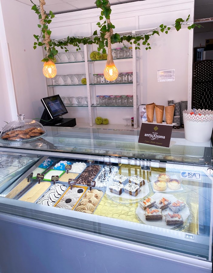 La Villa TAPAS & VINOS.